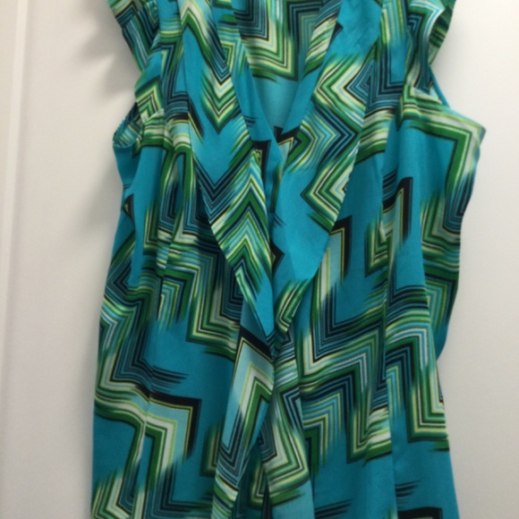 NWOT Beautiful Turquoise Top - Picture 9 of 10